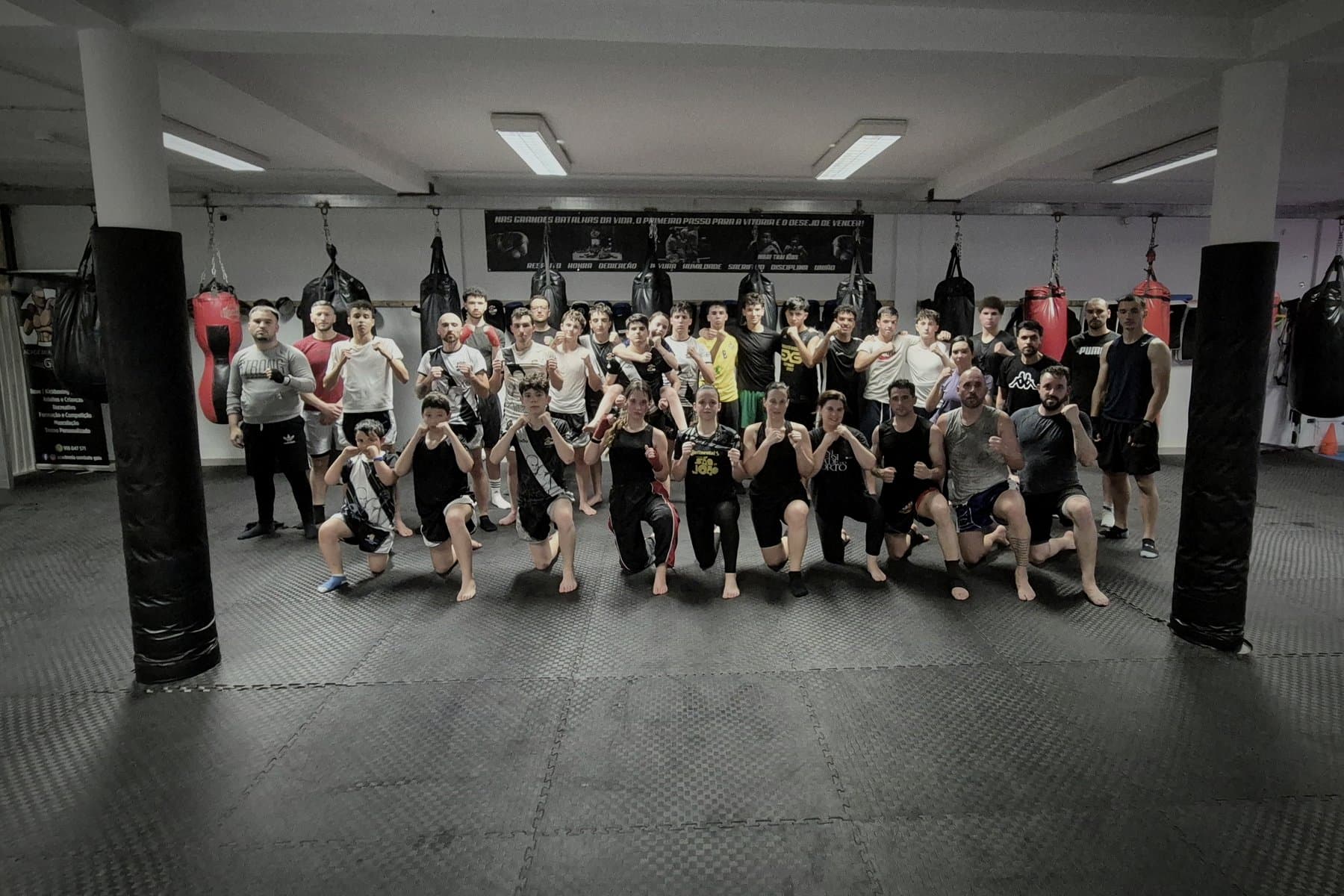Atletas da Academia Combate de Gaia no tatami
